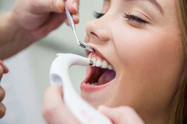لیزر لثه برای انجام جراحی