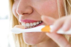 سفیدکردن دندان با جوش شیرین